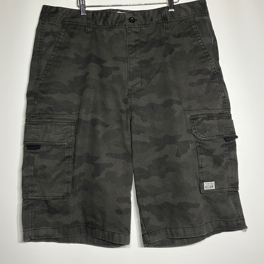 Men’s pro club camouflage cargo shorts size 42 with six pocket